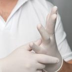 Memilih Sarung Tangan yang Tepat untuk Industri: Latex, Nitril, dan PU COVER Memilih Sarung Tangan Industri